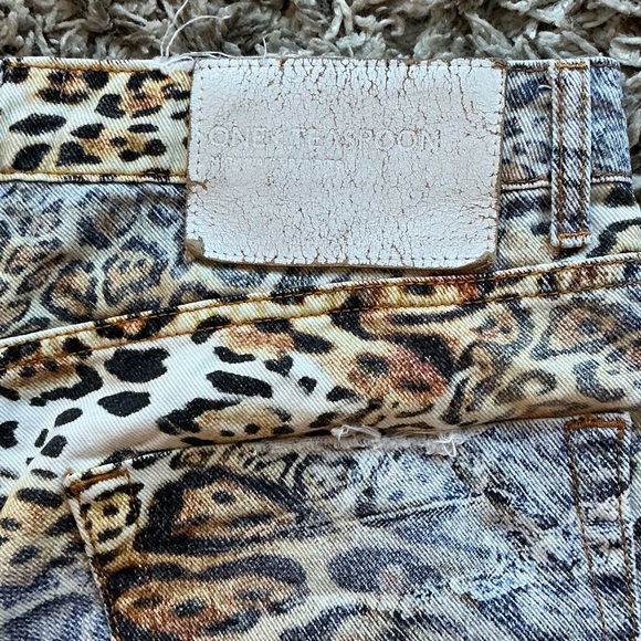 One Teaspoon Distressed Leopard Print High Waist Bandits Denim Shorts - Picture 6 of 6